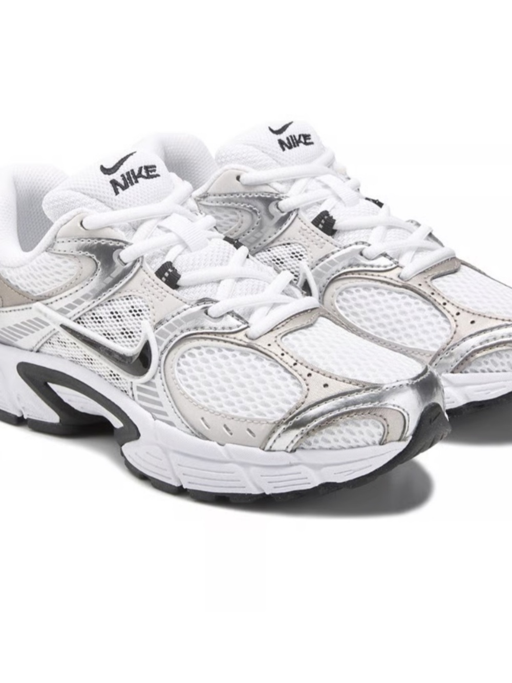 Nike Women's V5 RNR Sneakers - Picture 2 of 8
